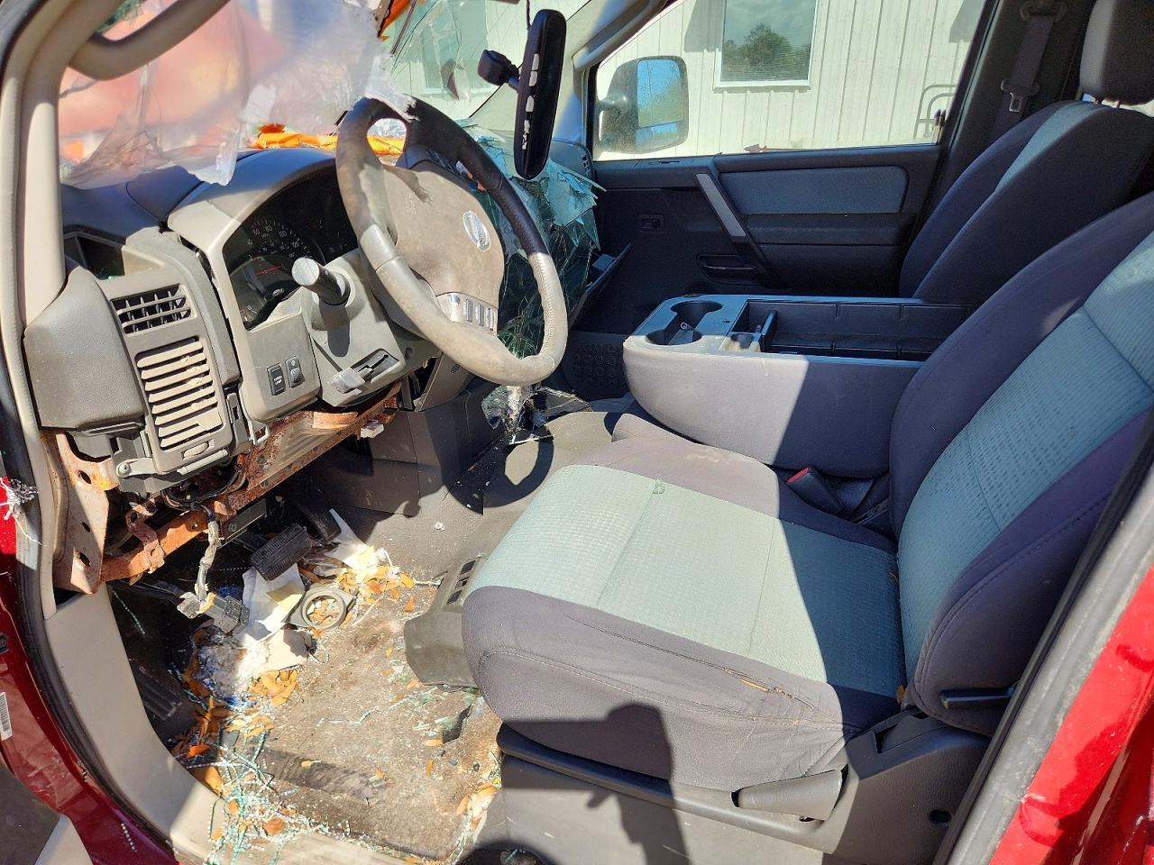 2004 Nissan Titan XE