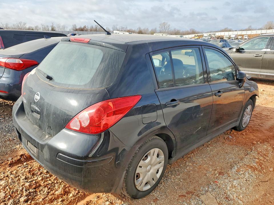 2011 Nissan Versa s