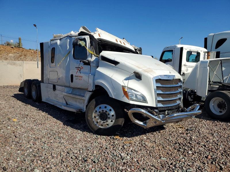 2020 Freigliner 2020 Freightliner Cascadia 126 Semi Truck