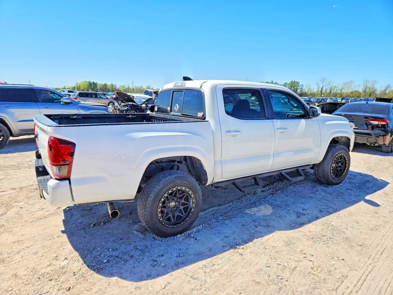 2022 Toyota Tacoma SR