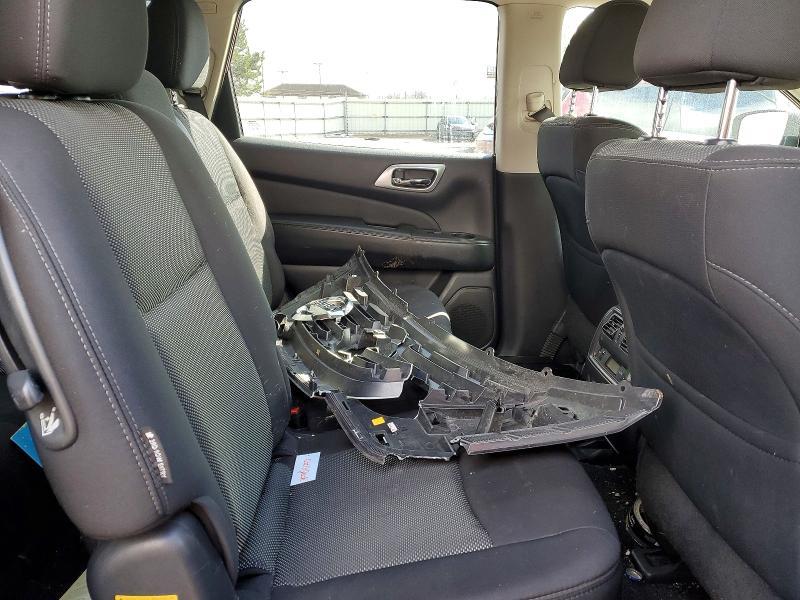 2018 Nissan Pathfinder sv
