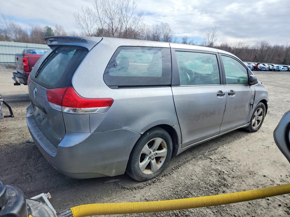 2013 Toyota Sienna l 7-passenger