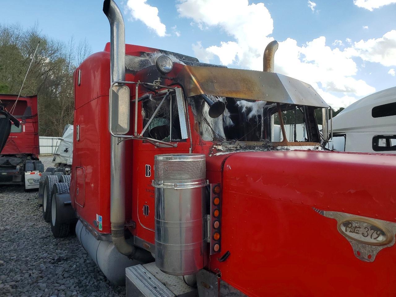 1999 Peterbilt Tractor 1999 Peterbilt 379 Semi Truck