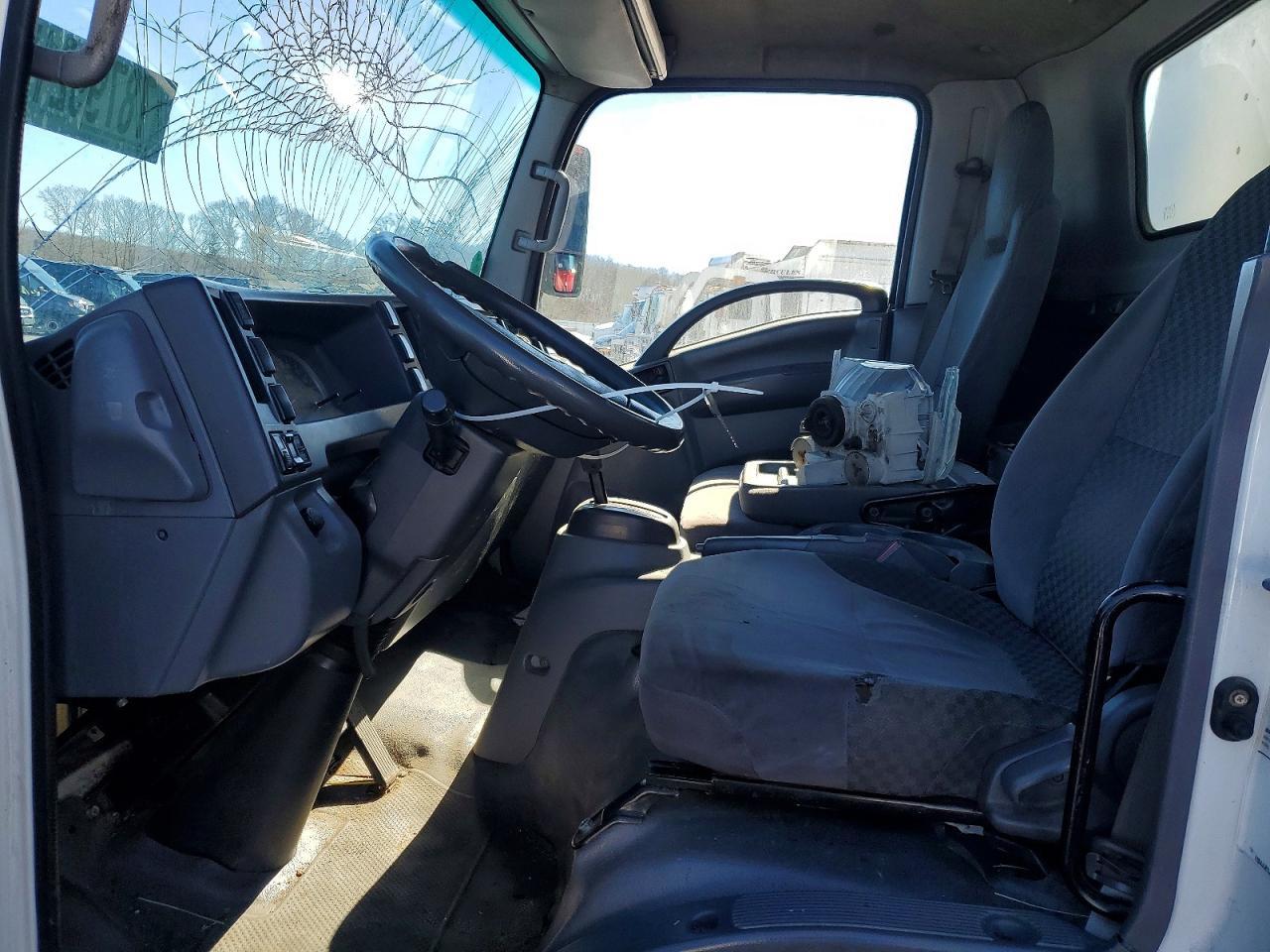 2013 Isuzu NPR HD BOX Truck