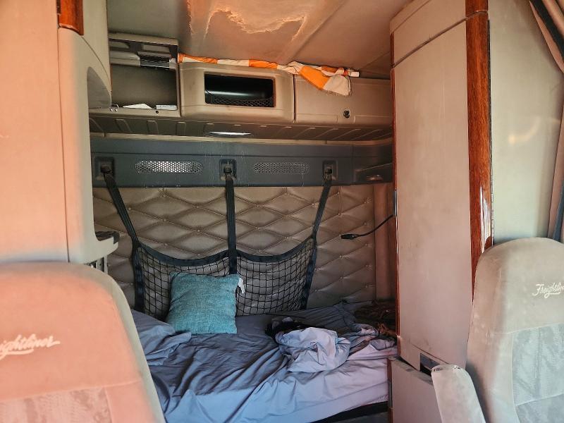2014 Freigliner 2014 Freightliner Cascadia 1-semi Truck