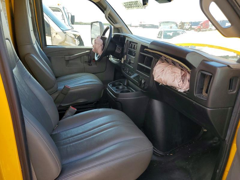 2022 GMC Savana BOX Truck