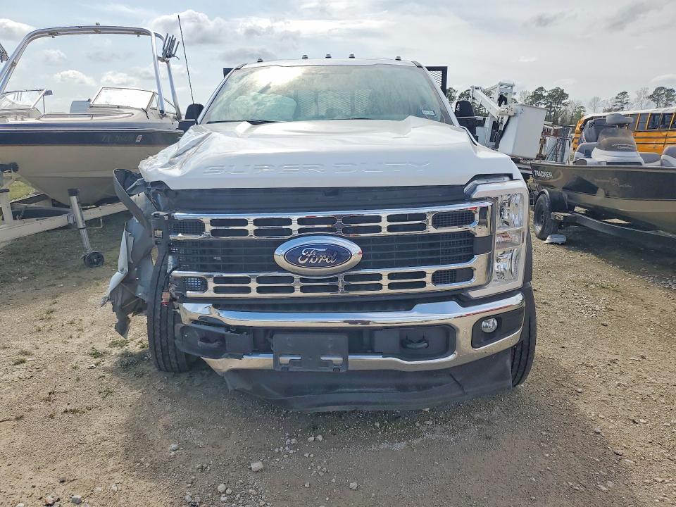 2024 Ford F450 Super Duty Flatbed Truck