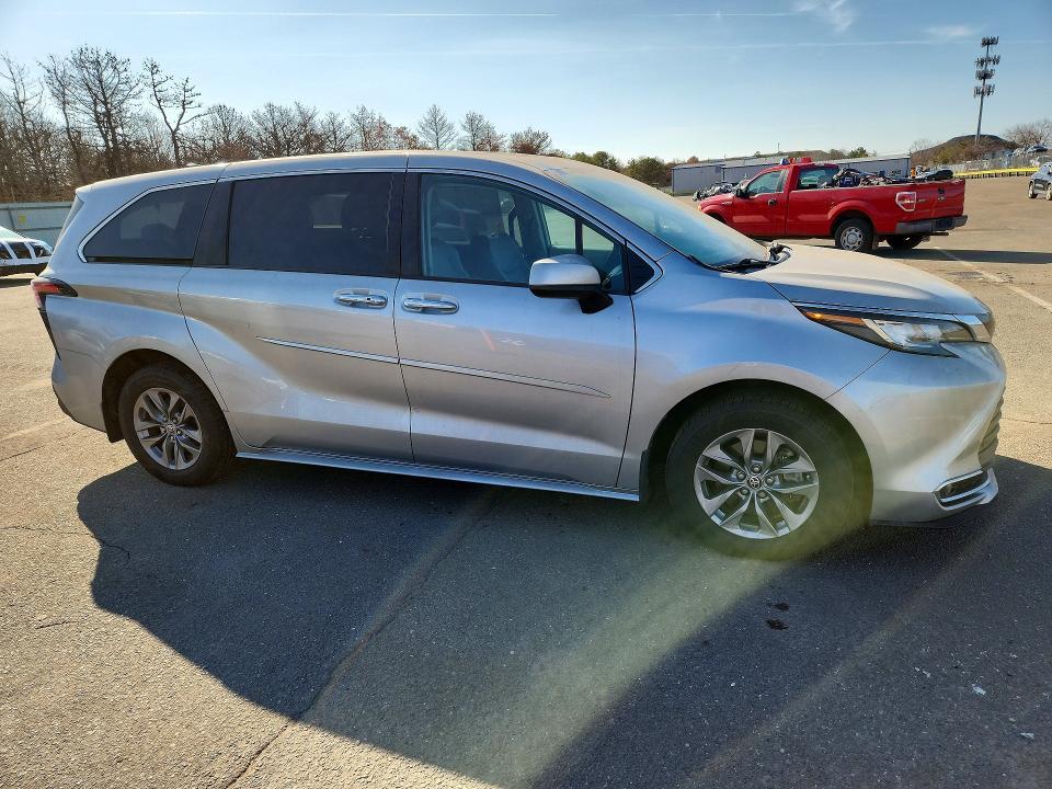 2021 Toyota Sienna xle 7-passenger