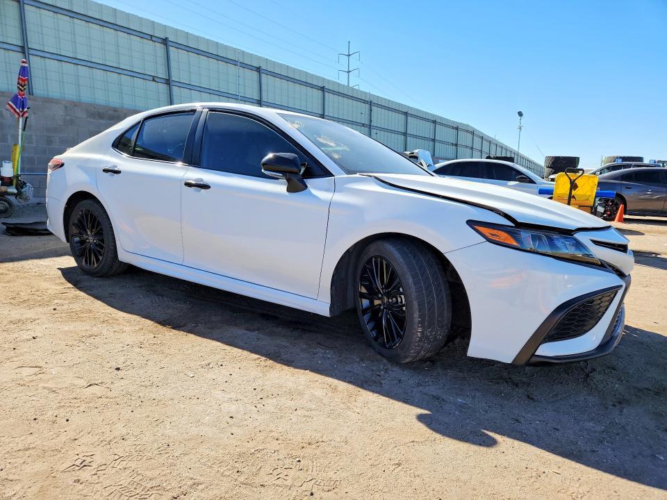2022 Toyota Camry Hybrid se Nightshade