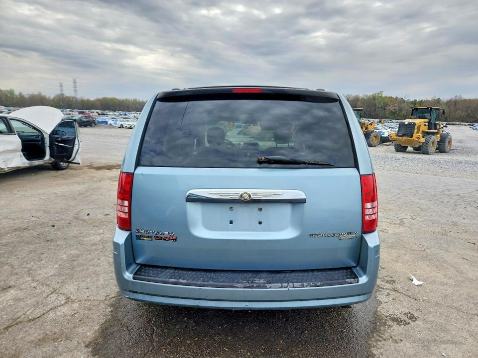 2010 Chrysler Town & Country lx