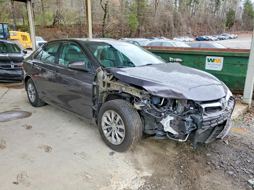 2016 Toyota Camry le