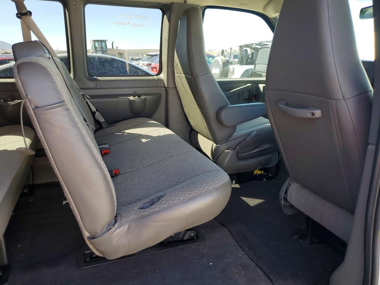 2025 GMC Savana G3500 LT