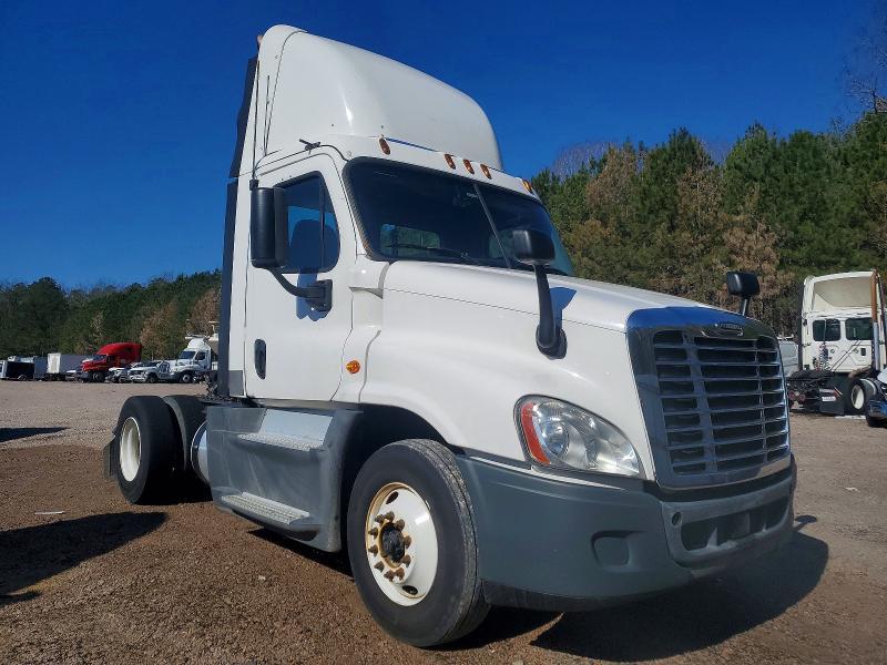 2016 Freightliner Cascadia 125 Semi Truck
