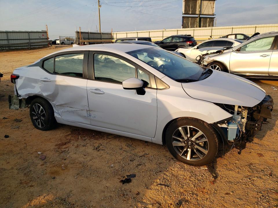 2025 Nissan Versa sv