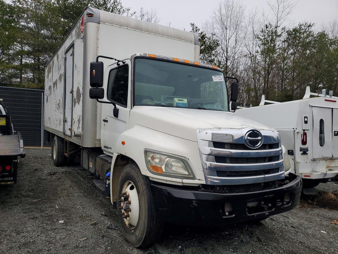 2011 Hino 258/268 BOX Truck