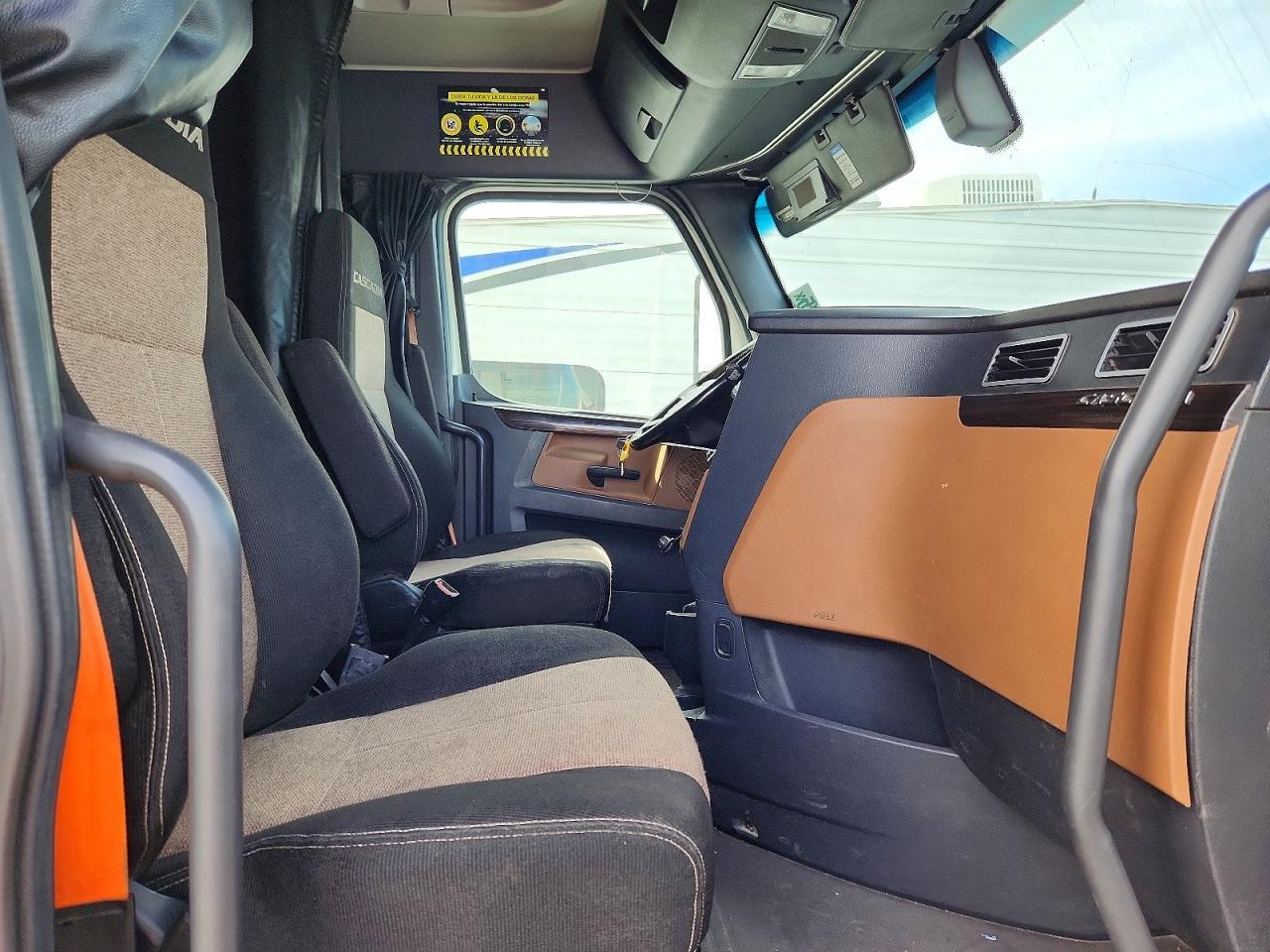 2020 Freigliner 2020 Freightliner Cascadia 126 Semi Truck