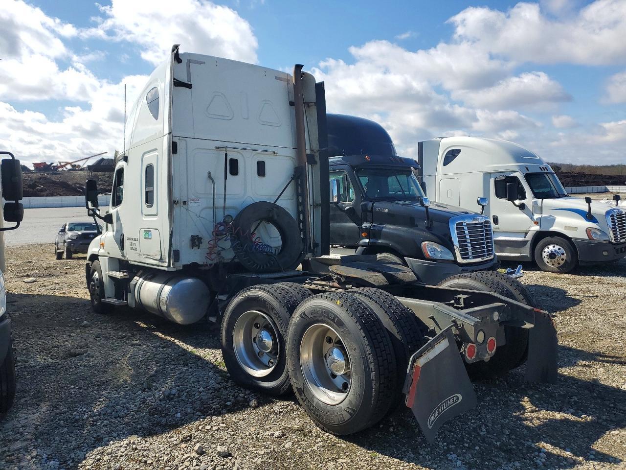 2012 Freightliner Cascadia Semi Truck