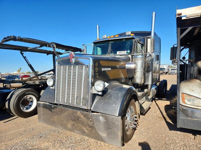 2001 Kenworth W900 Semi Truck