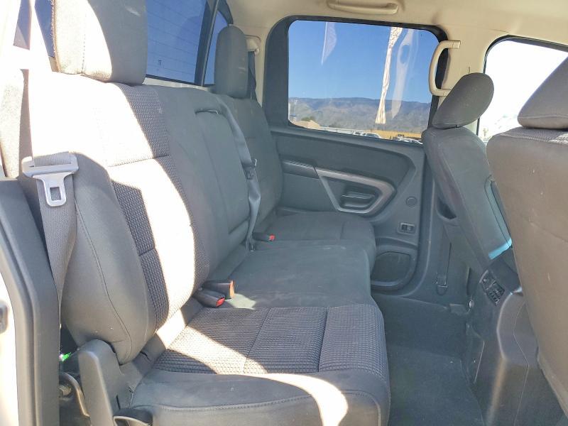 2015 Nissan Titan SV