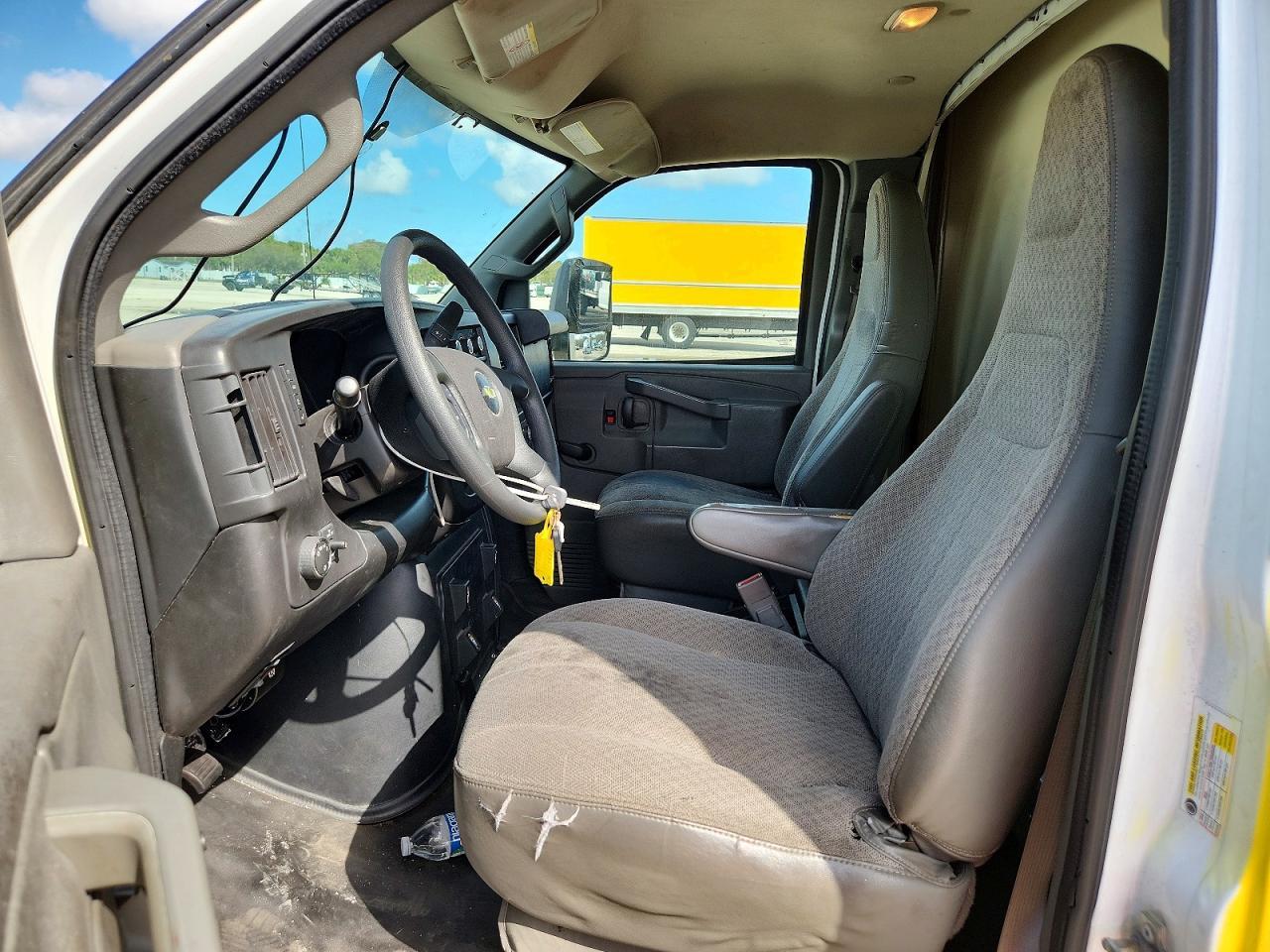 2017 Chevrolet Express BOX Truck