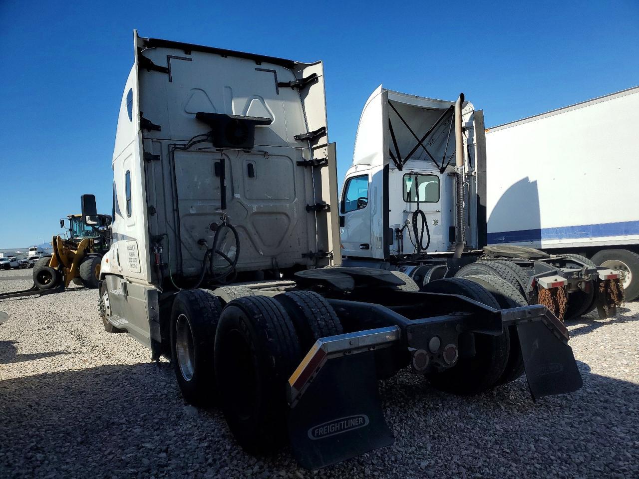 2018 Freigliner 2018 Freightliner Cascadia 125 Sleeper Cab Semi TR