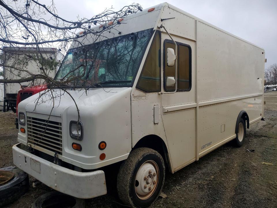 2004 Freightliner MT45G Chassis Delivery Truck