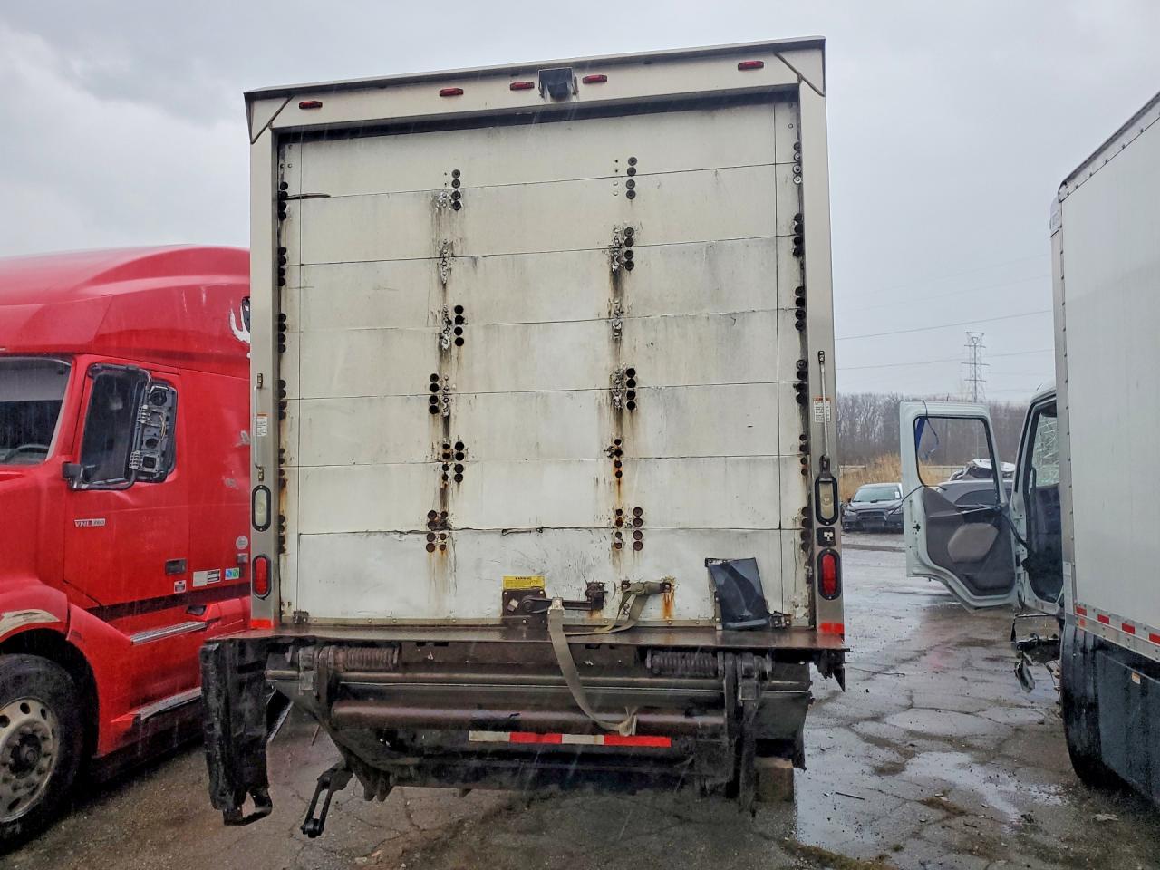 2014 Freigliner 2014 Freightliner Business Class M2 BOX Truck