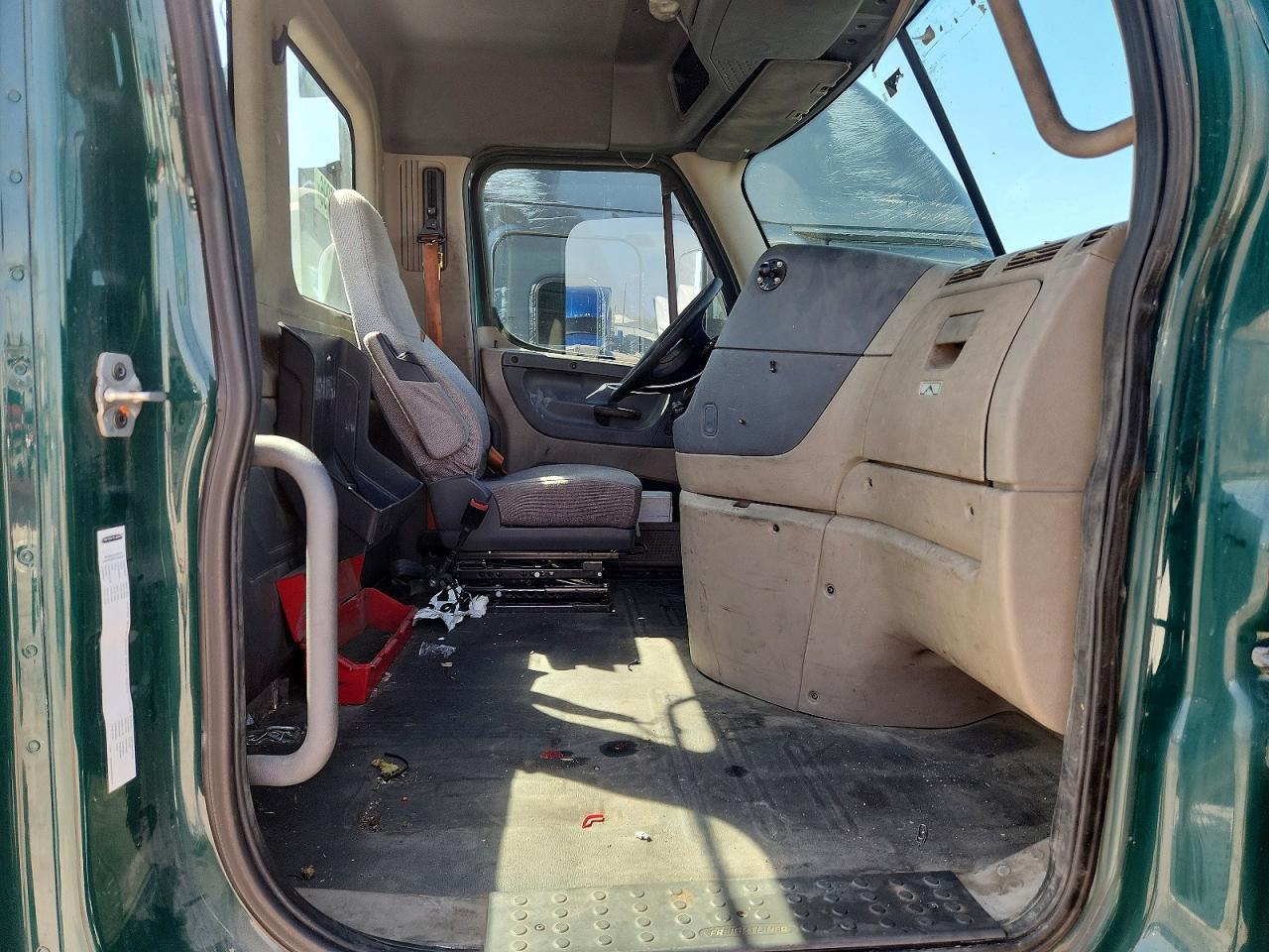 2016 Freigliner 2016 Freightliner Cascadia 113 Semi Truck