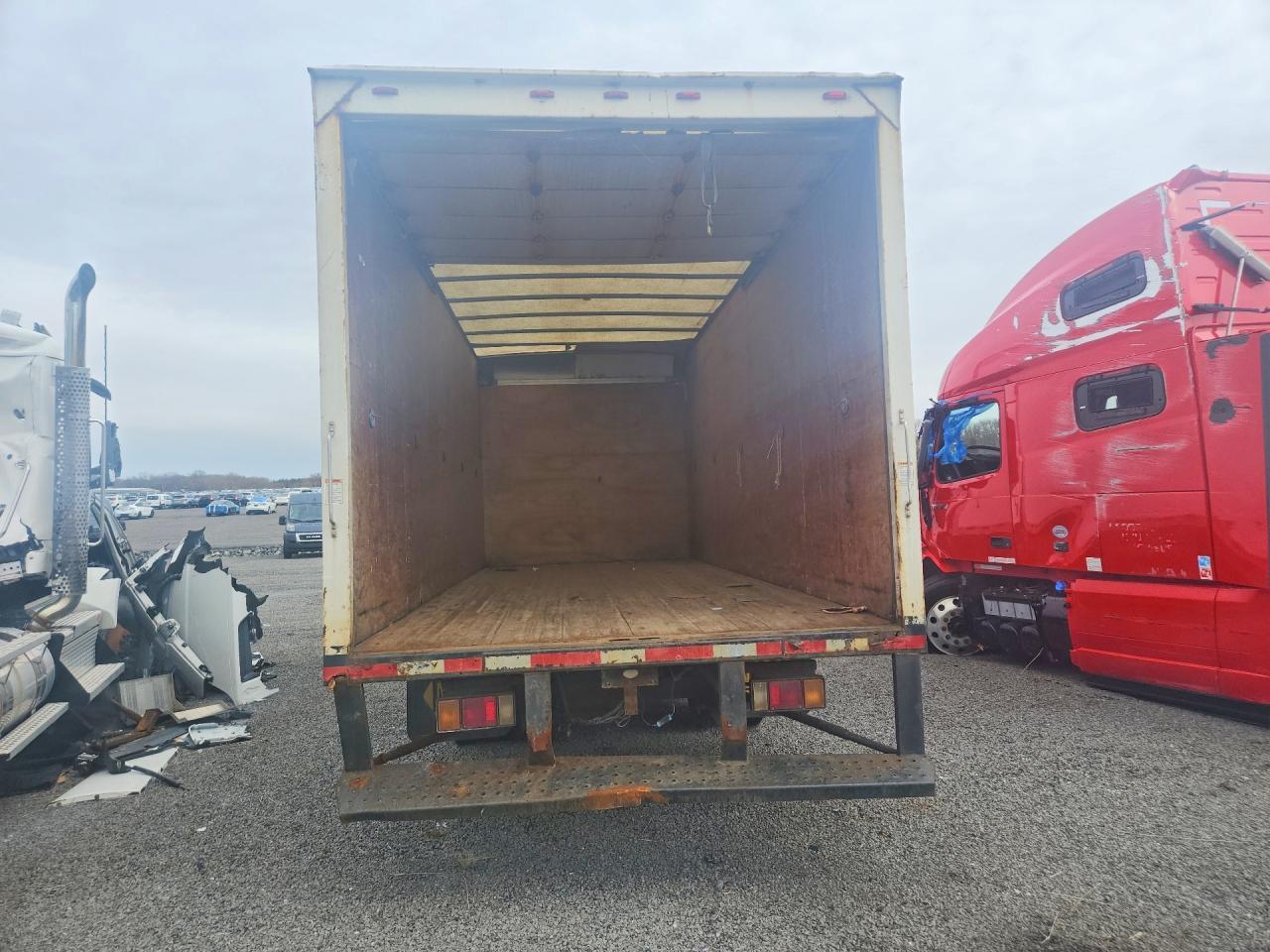 2013 Isuzu NPR HD BOX Truck