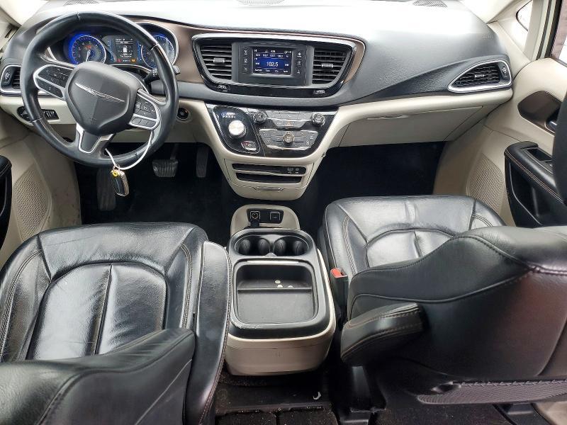 2017 Chrysler Pacifica Touring l
