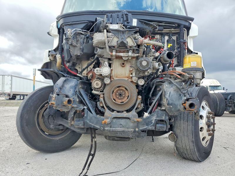 2020 Freigliner 2020 Freightliner Cascadia 116 Semi Truck