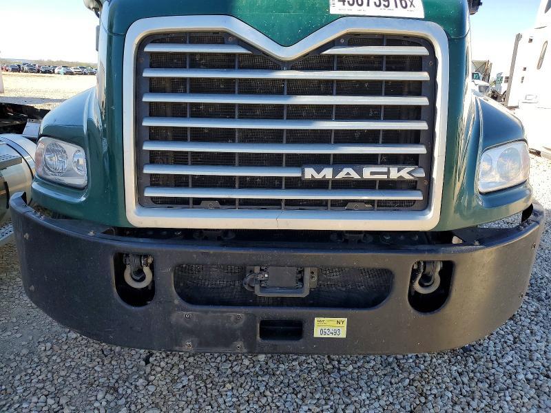 2018 Mack CXU612 Semi Truck
