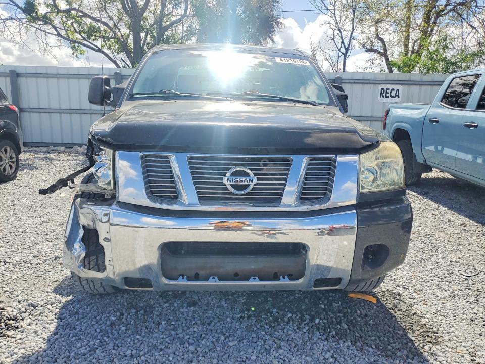 2011 Nissan Titan SV