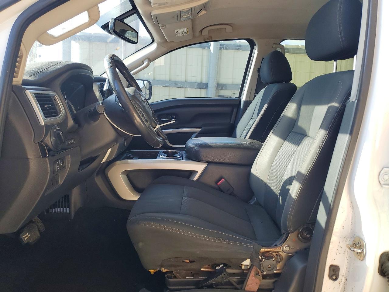 2018 Nissan Titan SV