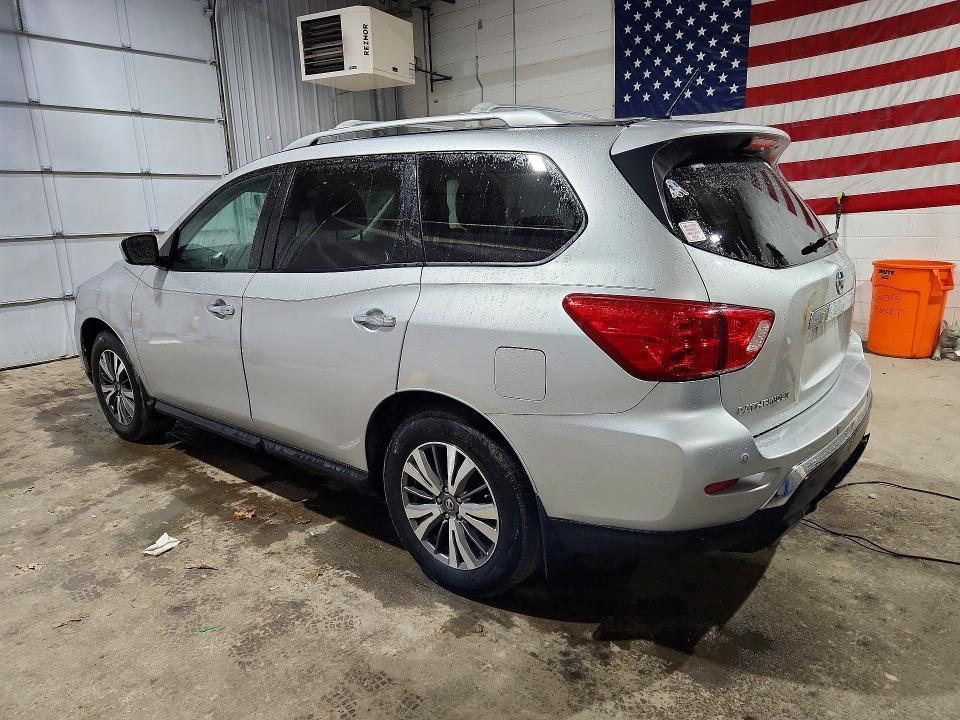 2017 Nissan Pathfinder sv