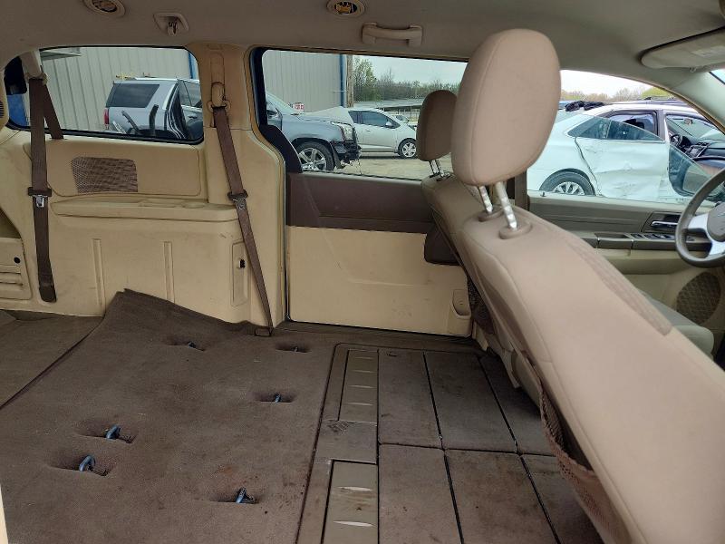 2010 Chrysler Town & Country lx