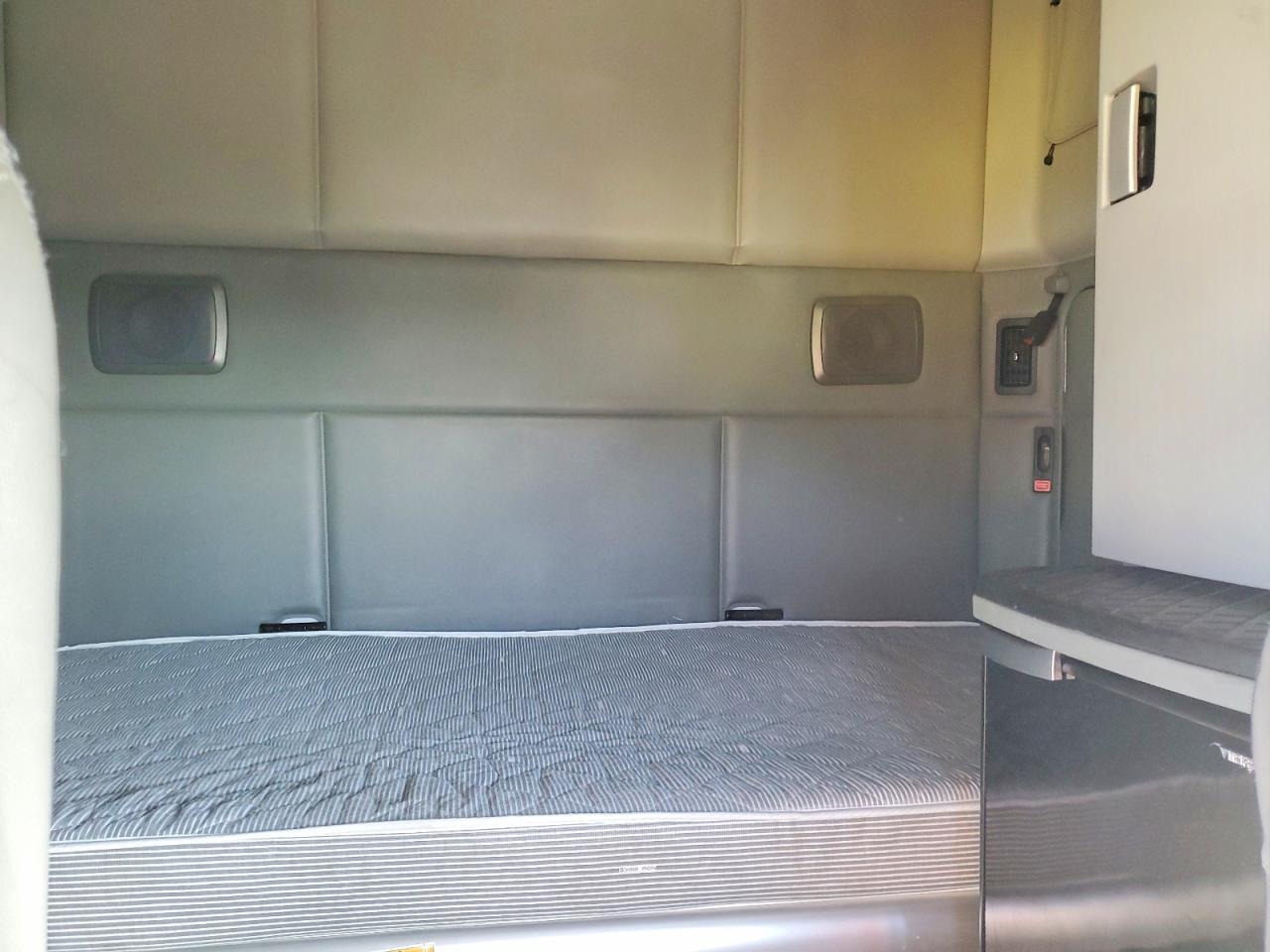 2019 Kenworth T680 Semi Truck