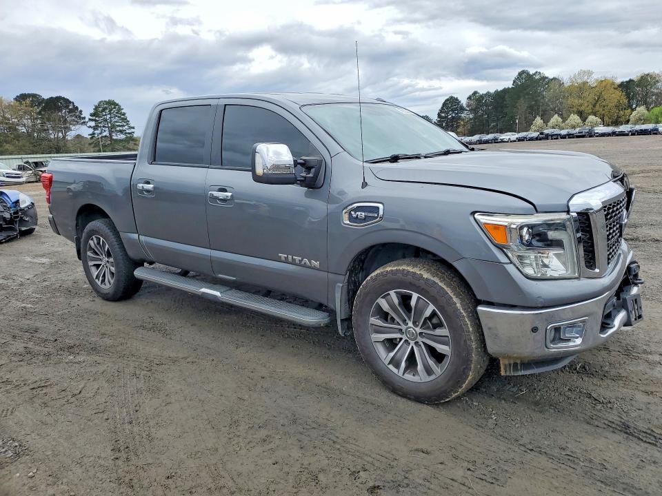 2017 Nissan Titan sl