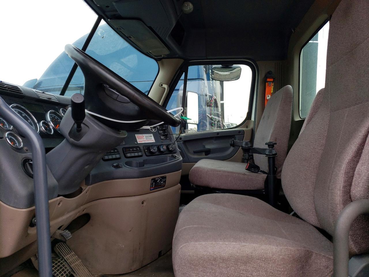 2020 Freightliner Cascadia 1