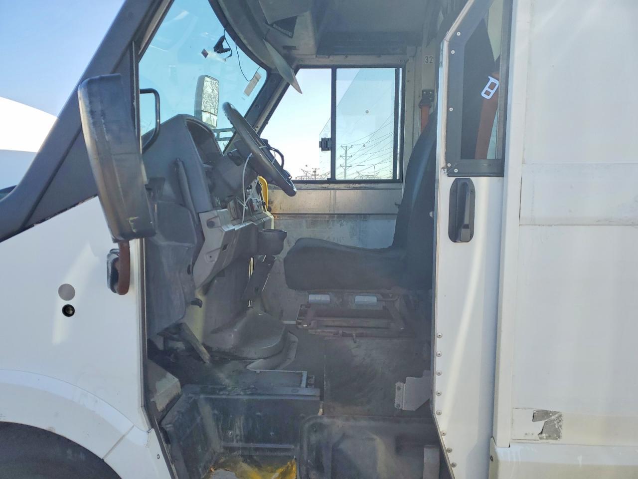2013 Isuzu NPR Delivery Van