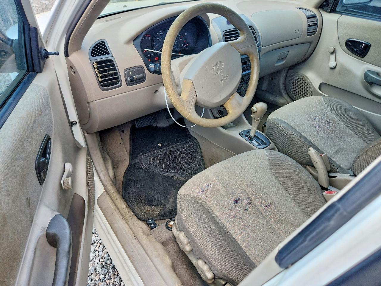 2002 Hyundai Accent gl