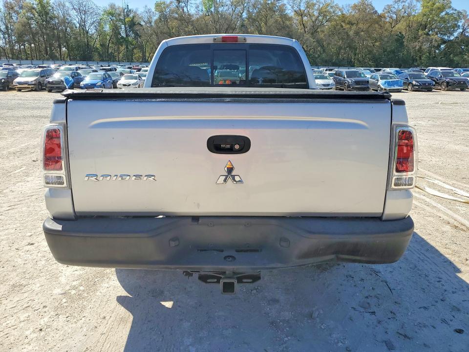 2009 Mitsubishi Raider LS