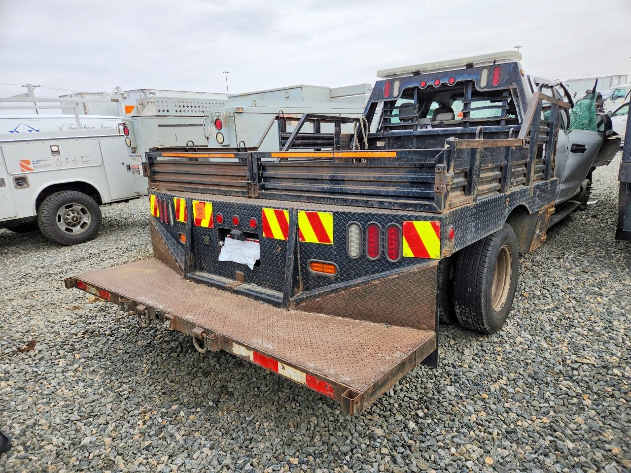 2019 Ford F350 Super Duty Flatbed Truck