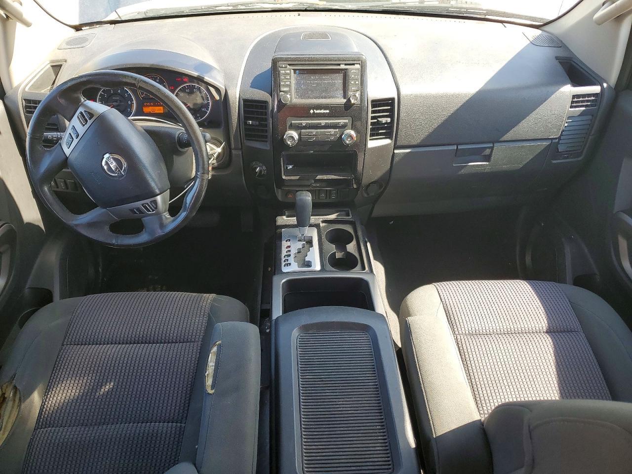 2015 Nissan Titan SV