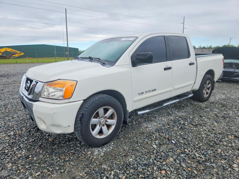2011 Nissan Titan SV