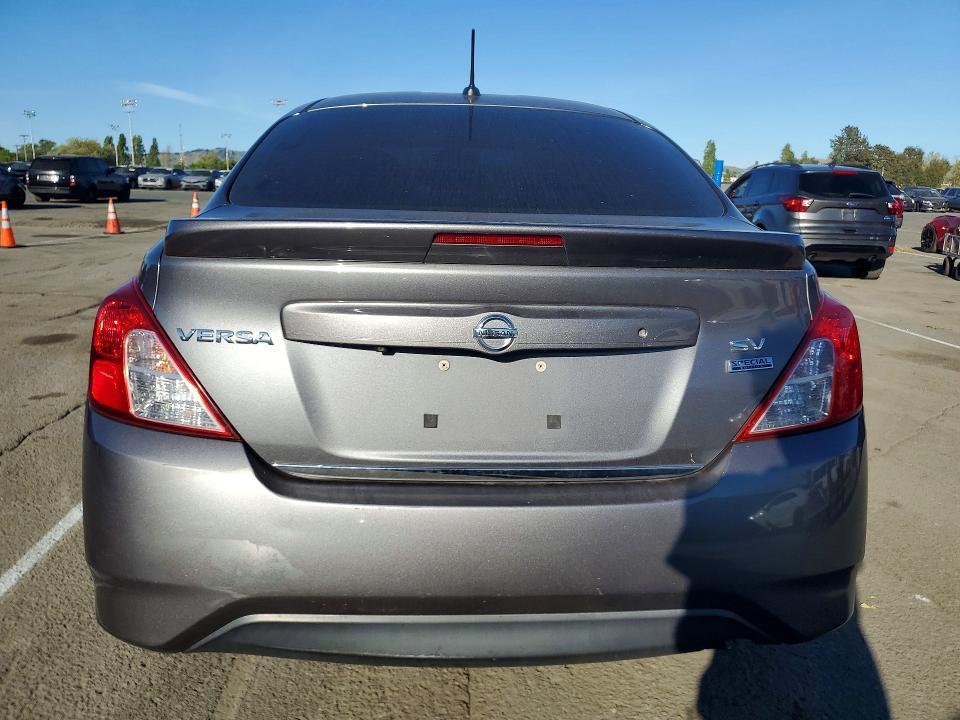 2018 Nissan Versa sv