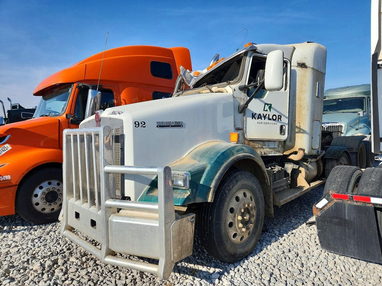 2016 Kenworth T880 Semi Truck