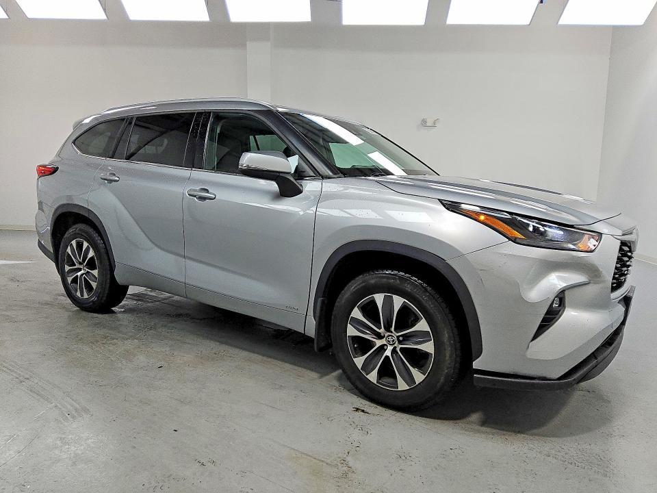 2022 Toyota Highlander Hybrid xle