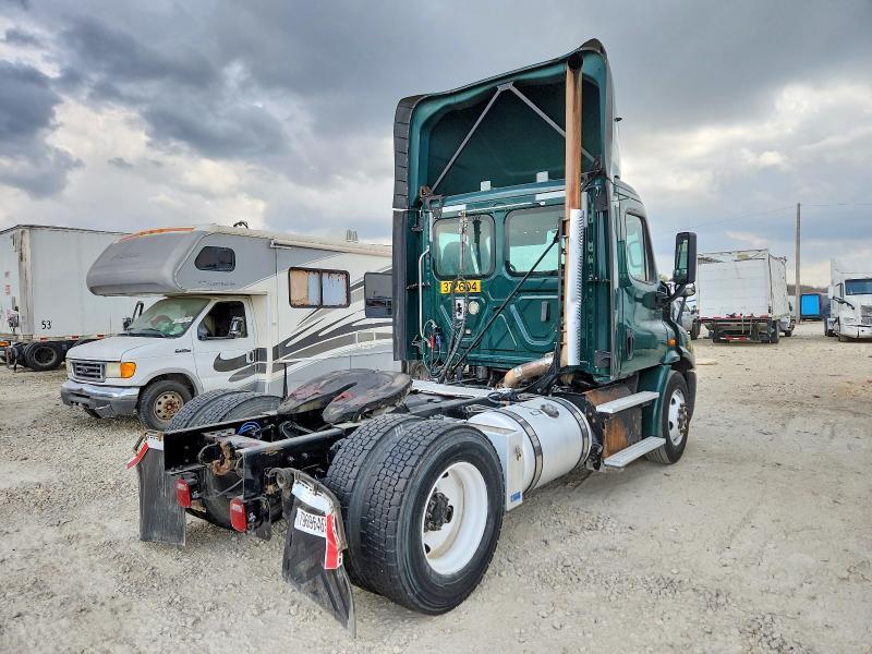 2018 Freightliner Cascadia 113 Semi Truck
