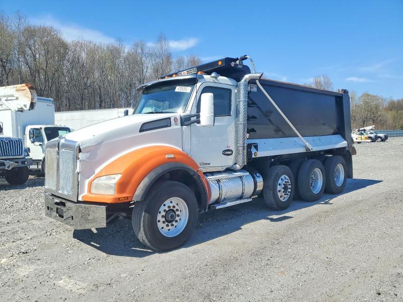 2016 Kenworth Constructi-Dump Truck